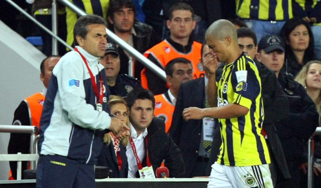 Alex'ten taraftara Aykut Kocaman cevabı!