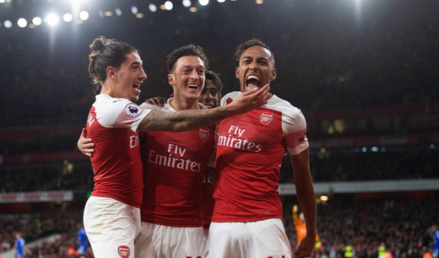 İngiltere'de Mesut Özil şov!