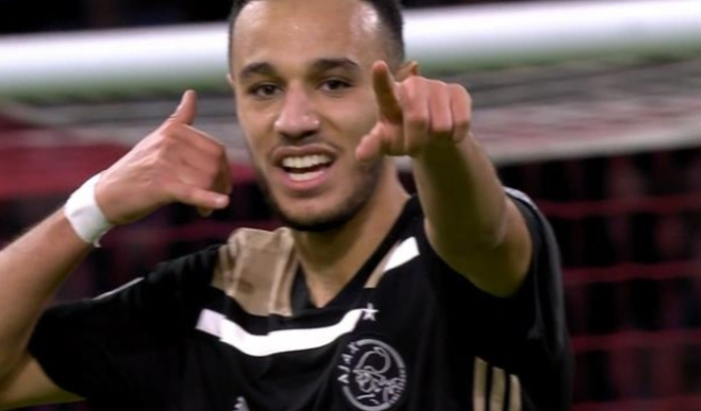 Ajax 90'da güldü!