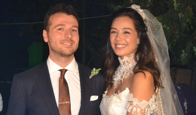 Azra Akın Hollywood ünlüleri gibi doğum yapacak!