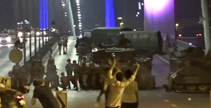 Köprüde halka ateş açılması emrini veren general Mısır'a kaçmak isterken yakalandı
