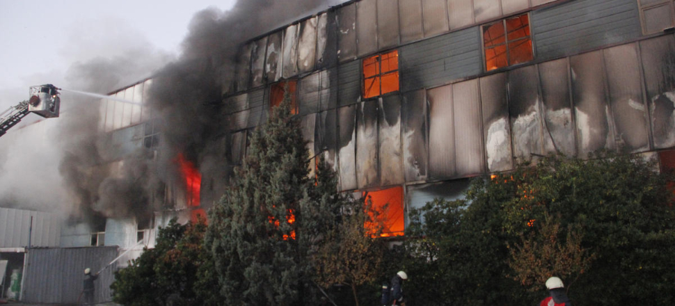 Esenyurt'taki fabrika yangınına flaş gözaltılar!