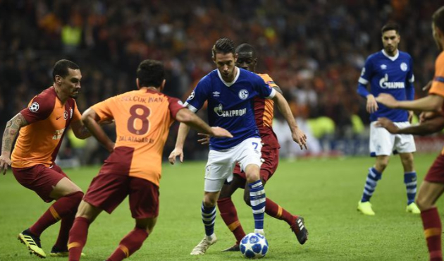 Alman basını Muslera'ya yüklendi!