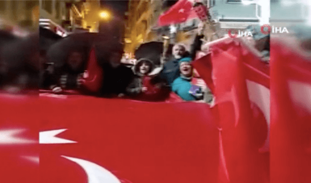 'Andımız' protestosunda Andımız'ı okuyamadılar!