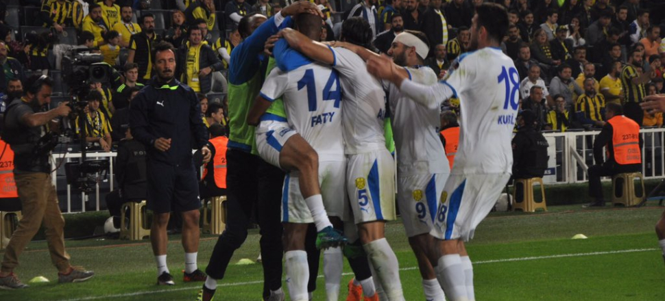 Fenerbahçe Kadköy'de bozguna uğradı! 1-3