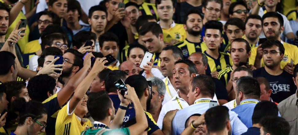 Taraftar çıldırdı: Formayı çıkarın s... gidin
