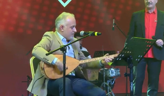 Kerem Kınık'tan muhteşem bağlama performansı...