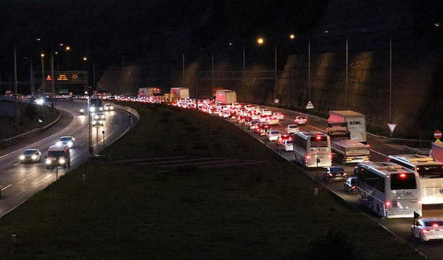 Anadolu Otoyolu'nda 29 Ekim yoğunluğu...