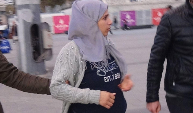Suriyeliler Taksim'de Filistinlileri hedef aldı!