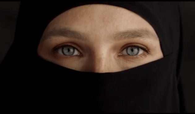 Victoria’s Secret modeli kara çarşaf giydi!