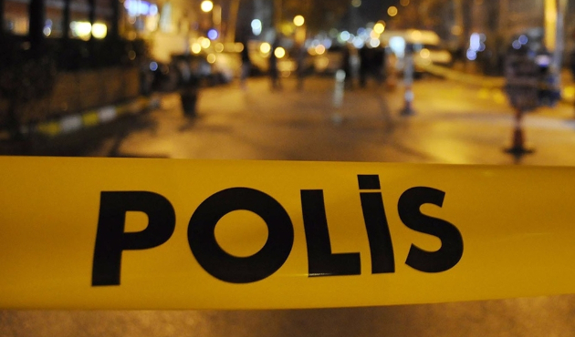 Köpek, bebek cesedini kafenin önüne bıraktı...