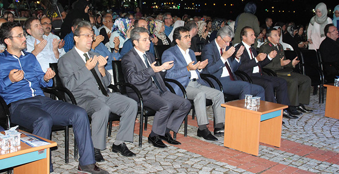 17 yıl geçti, acısı dinmedi... 17 Ağustos depreminin kurbanları Gölcük'te anıldı