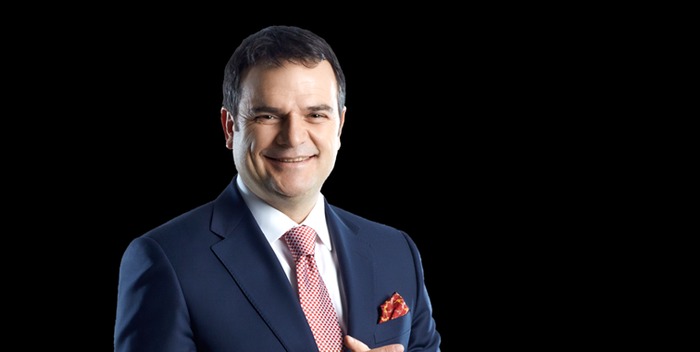 Şarlatan hocalar, tiyatro oynar gibi konuşan yorumcular! '15 Temmuz' ekranına tepki...