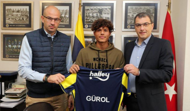 Fenerbahçe genç isme imzayı attırdı!