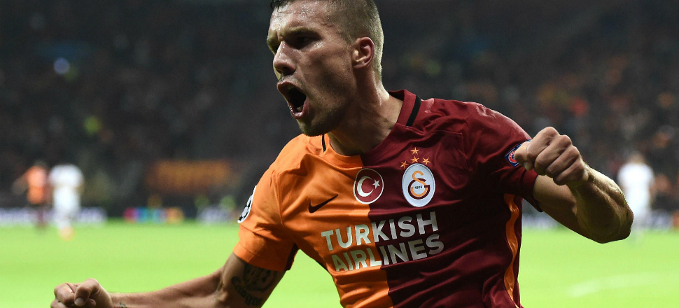 Lukas Podolski'den derbi paylaşımı!