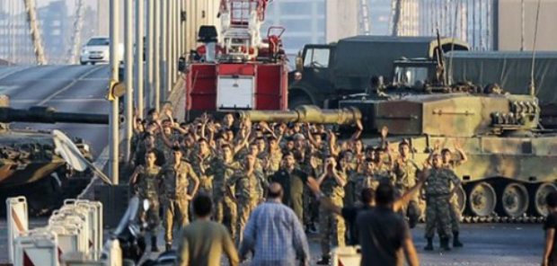 Hilal Kaplan'dan 'tehlike geçmedi' uyarısı: Barbarlara karşı zihnen uyanık olalım