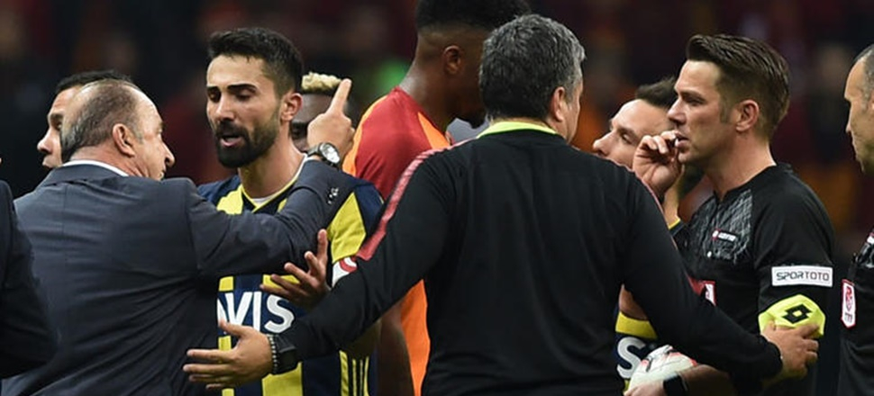 "Senin gibi hakemler bu maçların a.... s...."