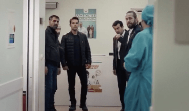 Ünlü cerrahtan o sahneye sağlıkta şiddet yorumu!