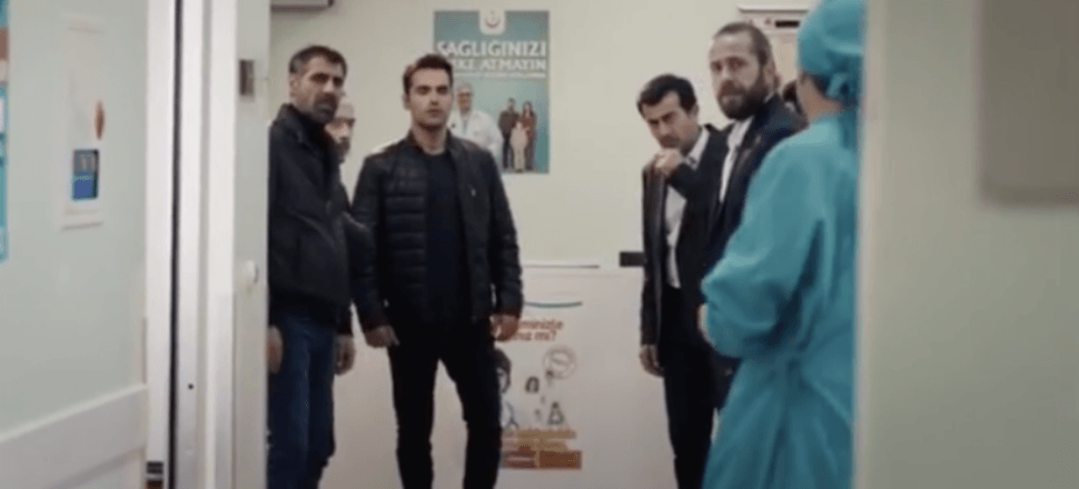 Ünlü cerrahtan o sahneye sağlıkta şiddet yorumu!