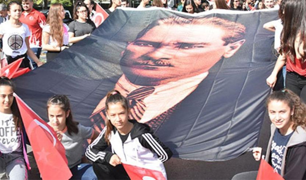 10 Kasım törenini, 9 Kasım'a çektiler!