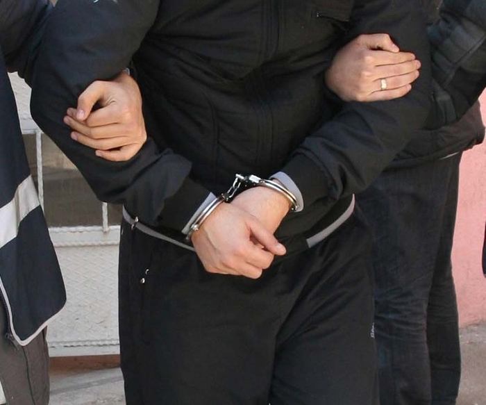 İzmir'de 51 polis FETÖ'den gözaltında