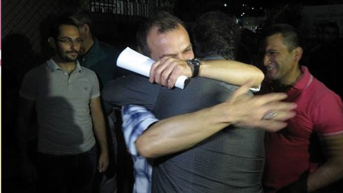 Son FETÖ'cü kumpas mağduru pilot Murat Eren cezaevinden çıktı (VİDEO)