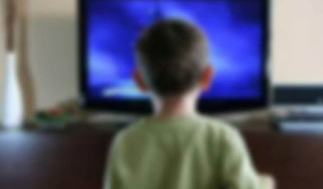 Üstüne televizyon düşen minik çocuktan acı haber!