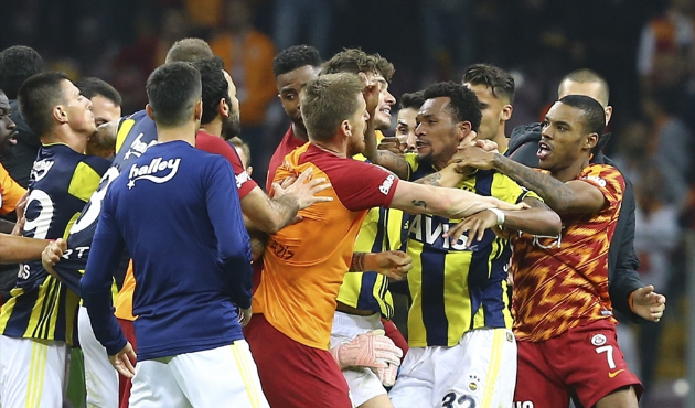 Olaylı derbide Donk ve Rodrigues'e de ceza yolda!