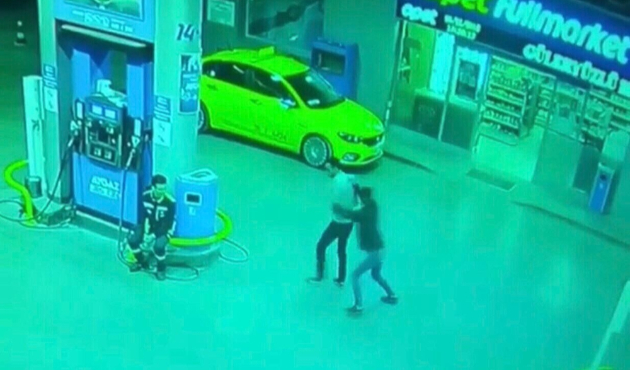 Akaryakıt istasyonunda genç adamı böyle öldürdü...