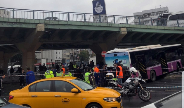 Yoldan çıkan otobüs elektrik direğine çarptı!