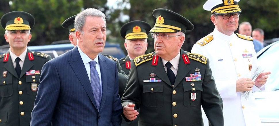Bakan Akar ve komutanlar Hakkari'de...