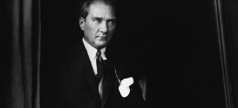 Annem herkesi unuttu, sizi unutmadı Paşam...