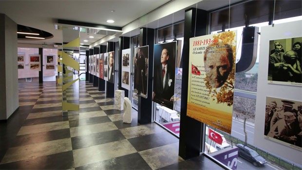 Veliler şaşkın! Atatürk posterlerinin arkasına saklanan FETÖ'cü okul...