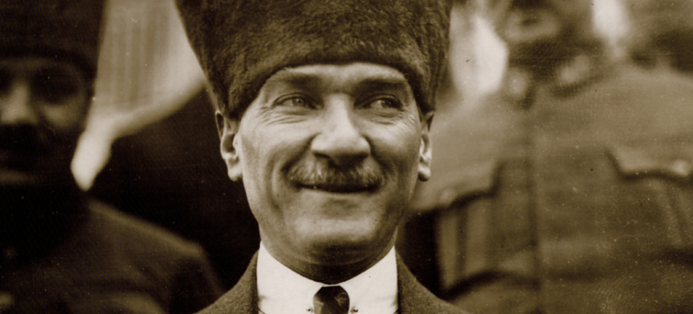 Ünlü isimler Ulu Önder'i paylaşımlarıyla andı!