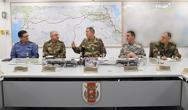 Orgeneral Hulusi AKAR ve Kuvvet Komutanları harekat merkezinde...