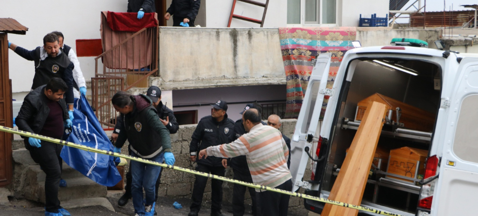 Çocuklarının gözü önünde eşi ve ailesini katletti!