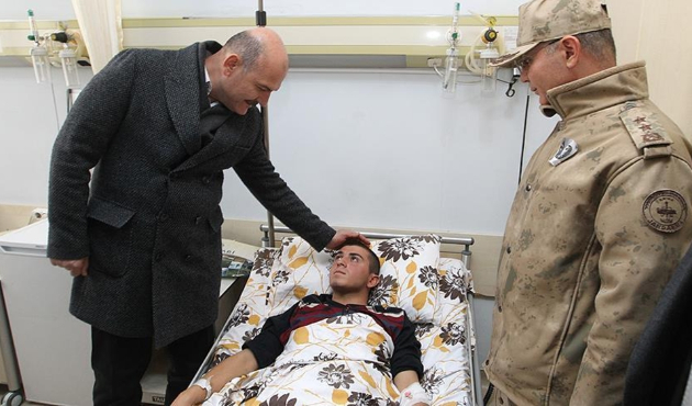 Bakan Soylu'dan yaralı askerlere ziyaret...