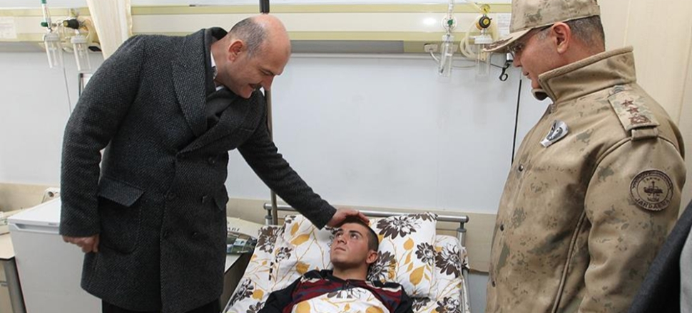 Bakan Soylu'dan yaralı askerlere ziyaret...
