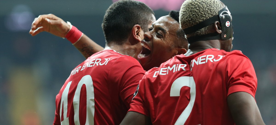 Beşiktaş'a evinde bir şok daha!