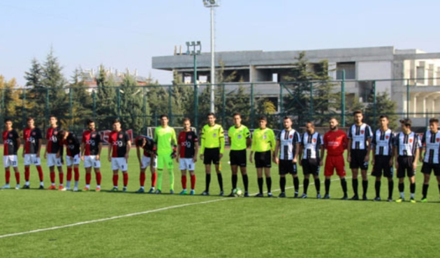 Futbolcular sınava gidince maç 9 dakikada bitti!