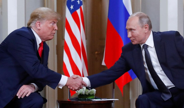 Trump ve Putin Paris'te bir araya geldi!