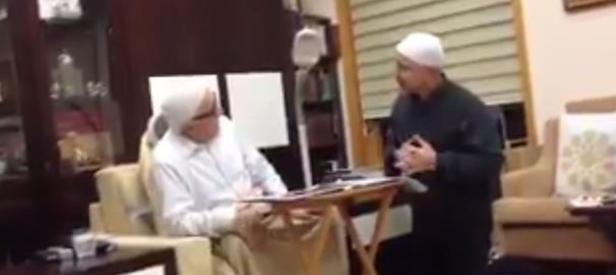 İnkar ediyordu... Akın İpek'in de FETÖ'nün dizinin dibindeki görüntüleri çıktı.. (VİDEO)