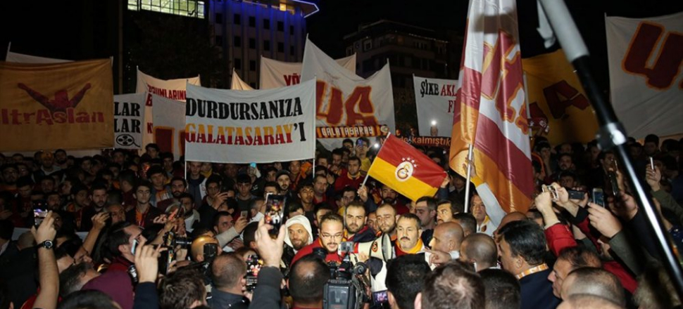 Galatasaray taraftarlarından TFF'ye protesto!