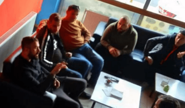 Onur Kıvrak kendisine küfür eden taraftarlarla yüzleşti!