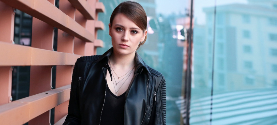 Gizem Karaca şimdi de sarhoş olup olay çıkardı!