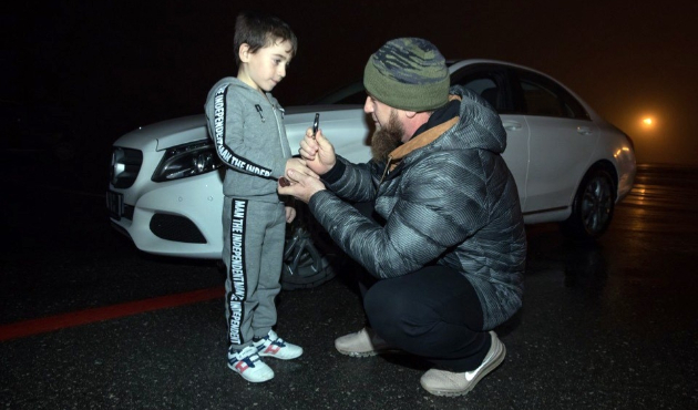 Çeçen lider o çocuğa araba hediye etti...