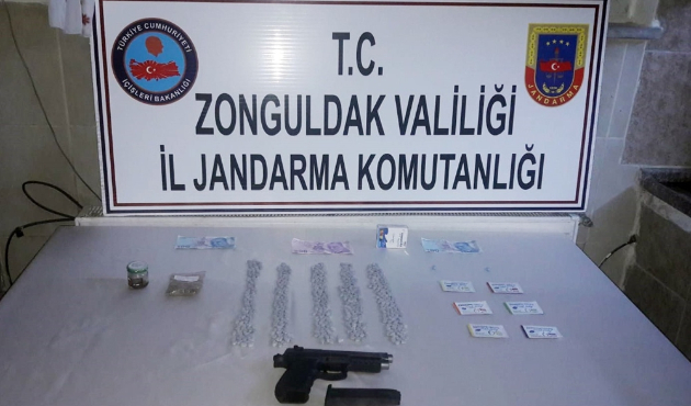 Okul müdürü bunlarla yakalandı...