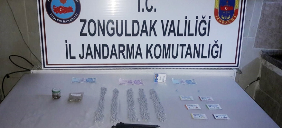 Okul müdürü bunlarla yakalandı...