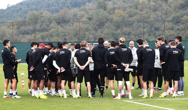 8 futbolcuyla yollar ayrılıyor!