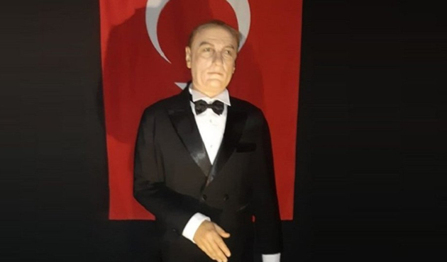 Atatürk'e bir de böyle hakaret edildi!